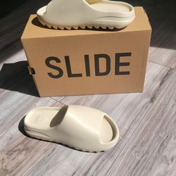 Yezzy slides size 8