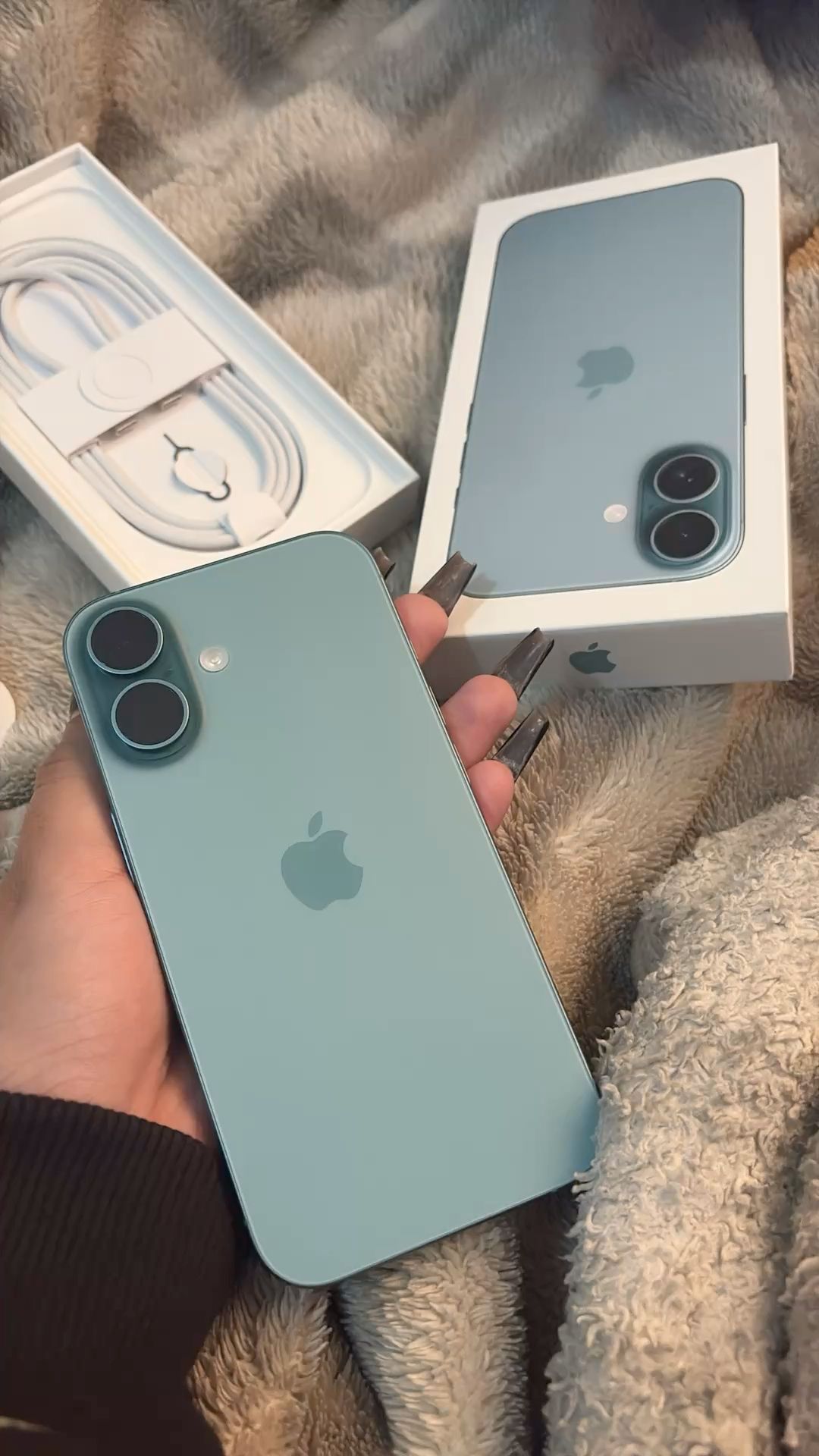Iphone 16 * TEAL*