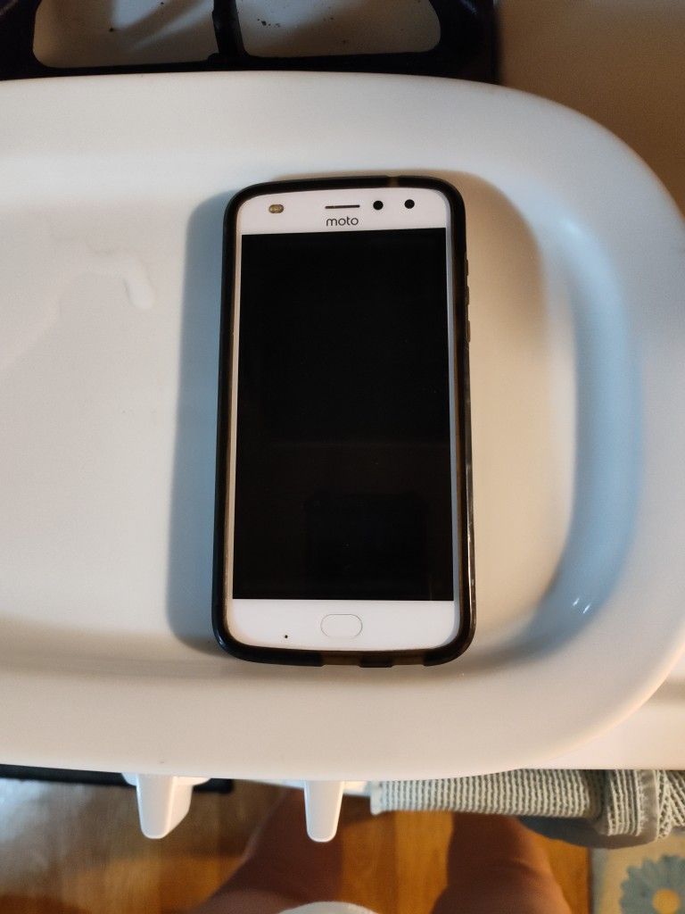 Motorola Moto Z2 Play 32GB Gold (Verizon) Smartphone