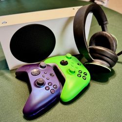 Xbox Series S w/ Accessories