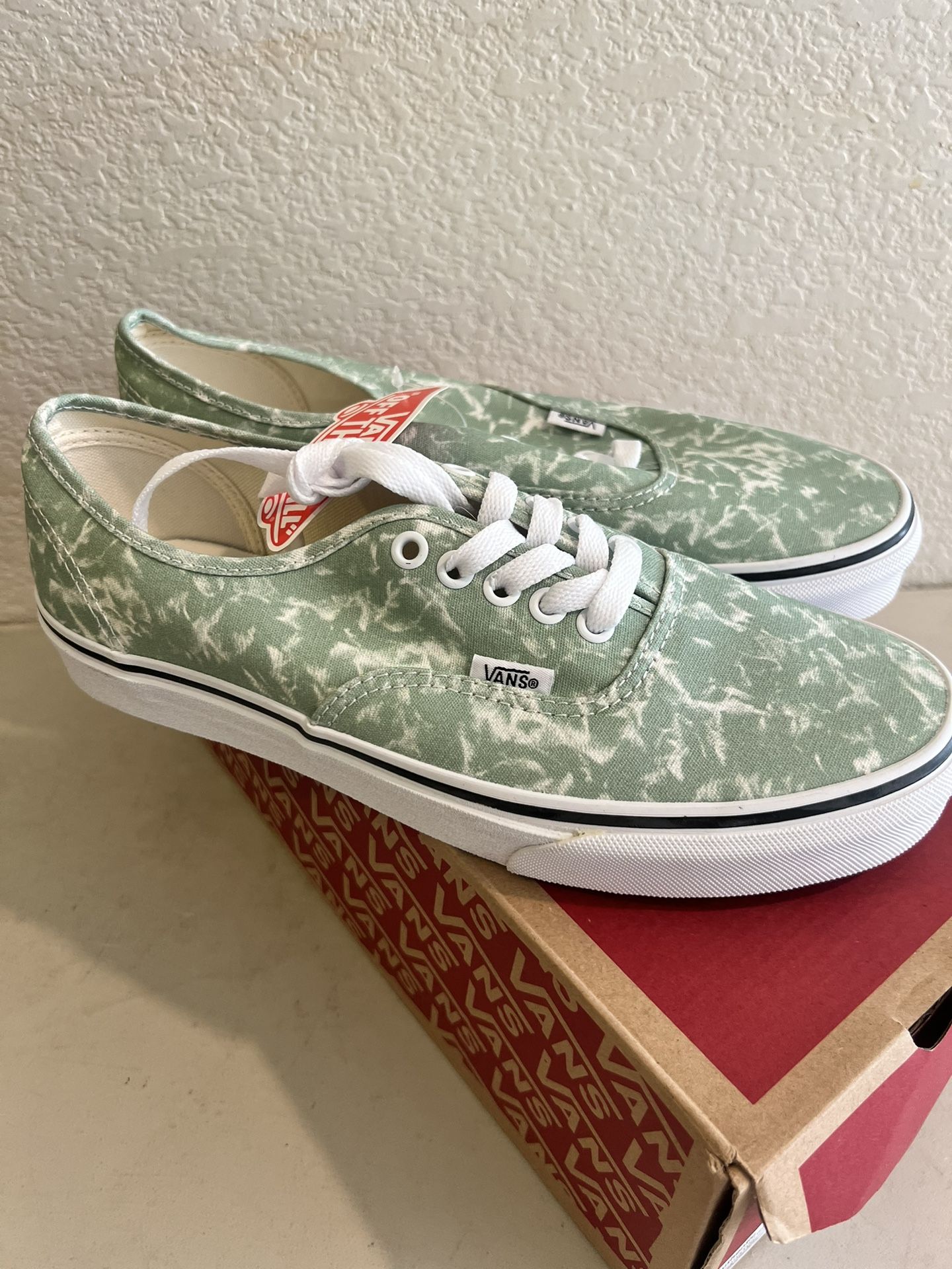 Vans Authentic Sz 8.5 M/ 10W
