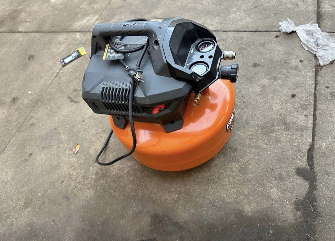 6 Gal. 150 PSI Portable Electric Oil-Free Jobsite Pancake Air Compressor with Dual Pressure Gauges a