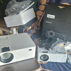 I SALE TWO KEYSTONE LCD USB LEDPROJECTORS
