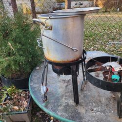 turkey roaster with pot and etc