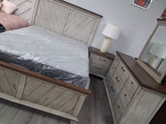 *Labor Day Now!!!*---Mature Steve Silver Queen Bedroom Sets---From $1699!!!---Delivery/Financing Available👌