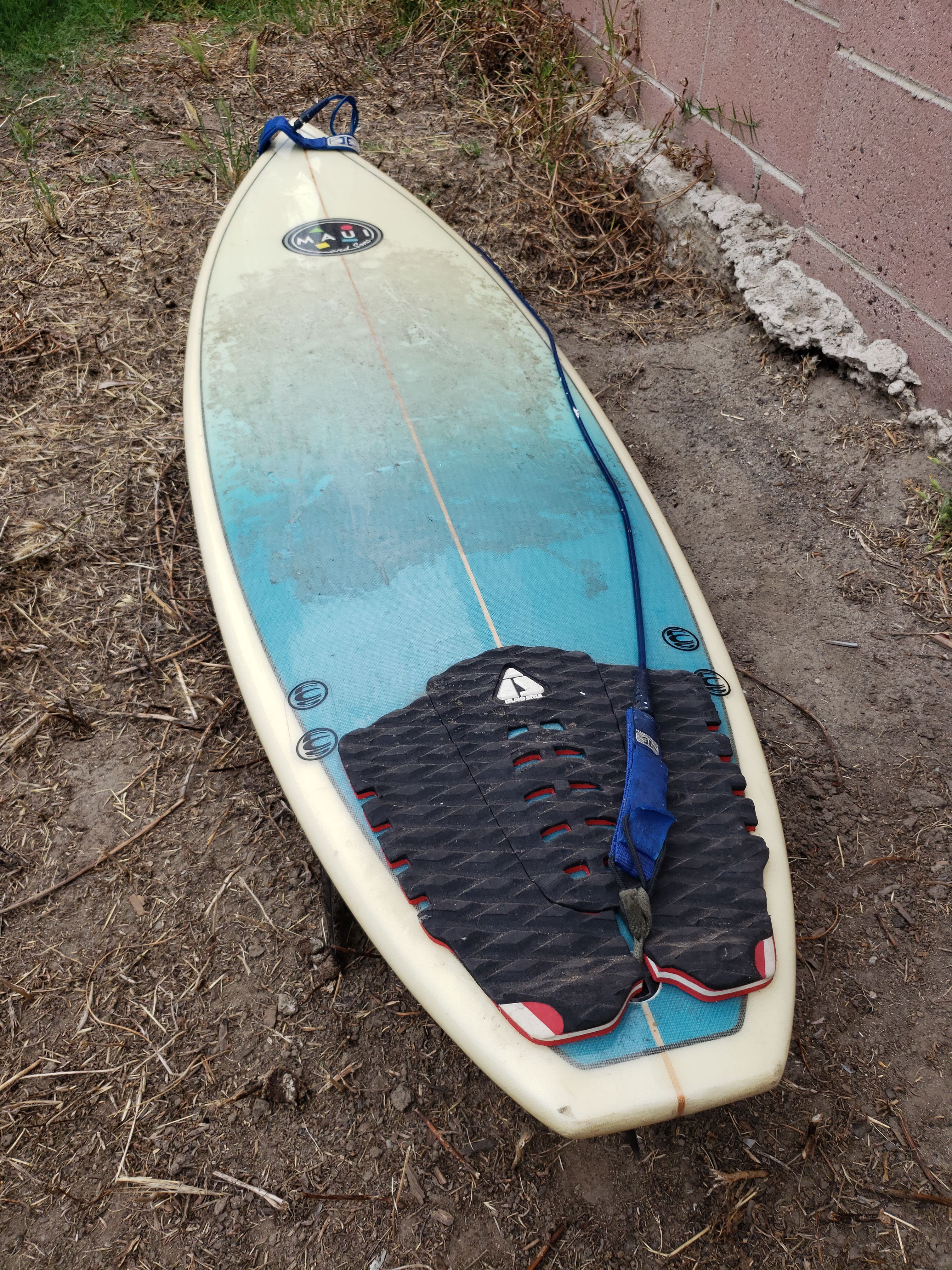 Maui & Sons 6 foot Short Board Surfboard