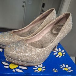 Gold Small Heels Size 9