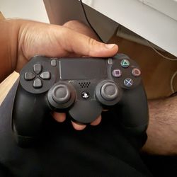 PS4 controller