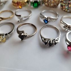 Muy Bonitos Anillos Todos Size 10 