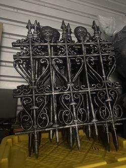 8-Panel Halloween Skull Cemetery Fence Set
