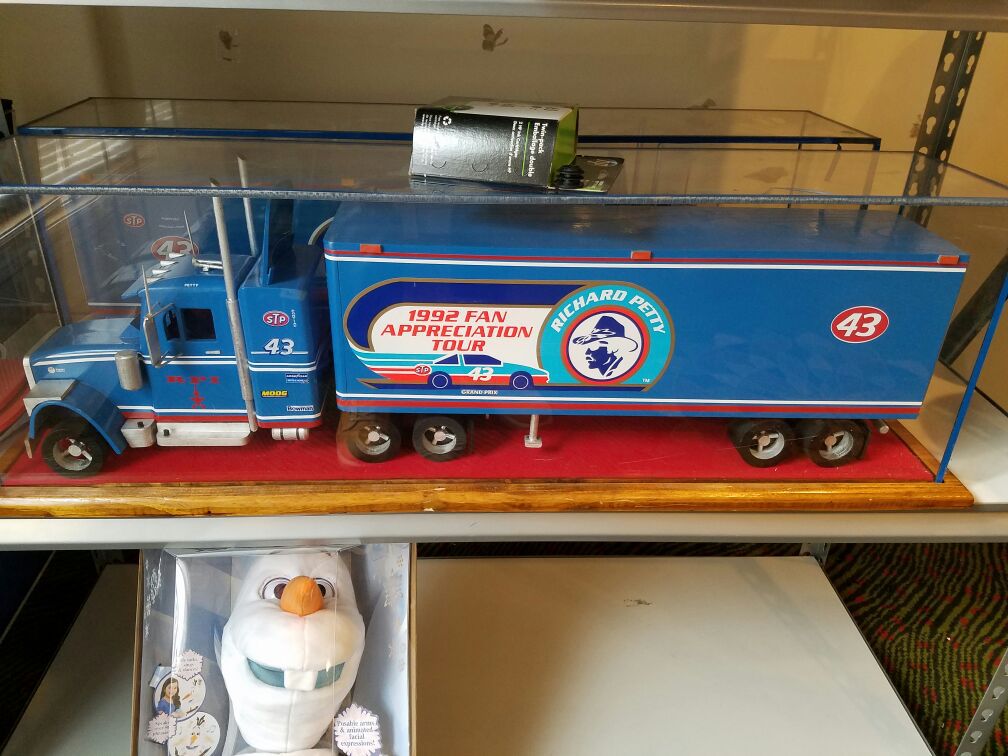 Richard petty Amish crafted tractor trailer hauler truck with custom display case