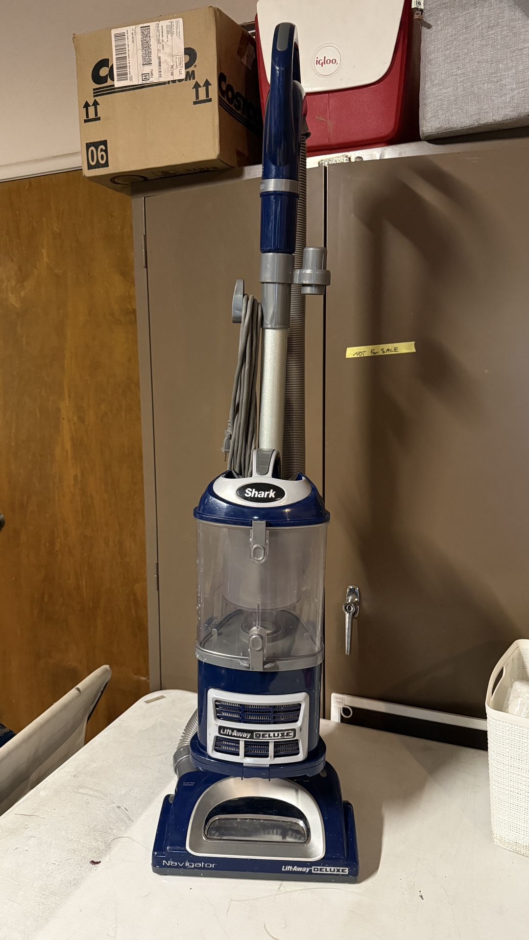 Shark Navigator Lift Away Deluxe Vacuum