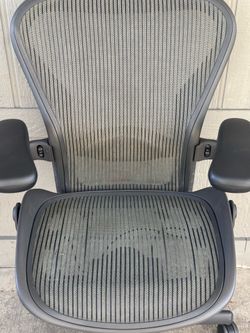 Herman Miller Aeron Chair Size B