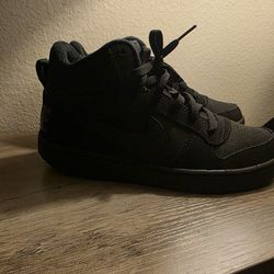 Nike Court Borough Mid Big Kid size 6Y