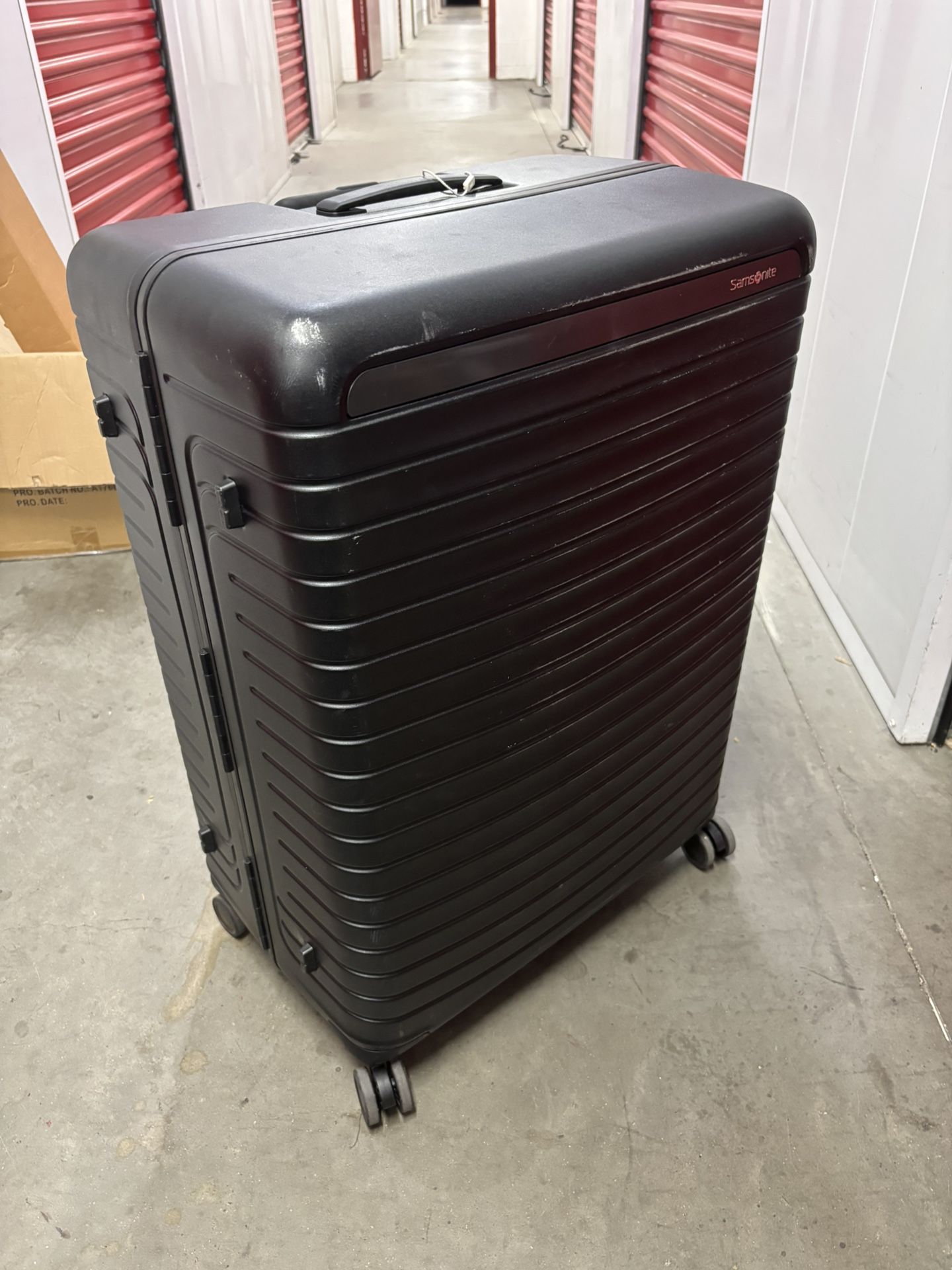 Samsonite Solid Matte Black Large Spinner Luggage