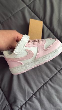NEW! Pink NIKE Toddler shoes 7C