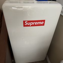 Mini Fridge 4.4 Cu Ft - Works Well