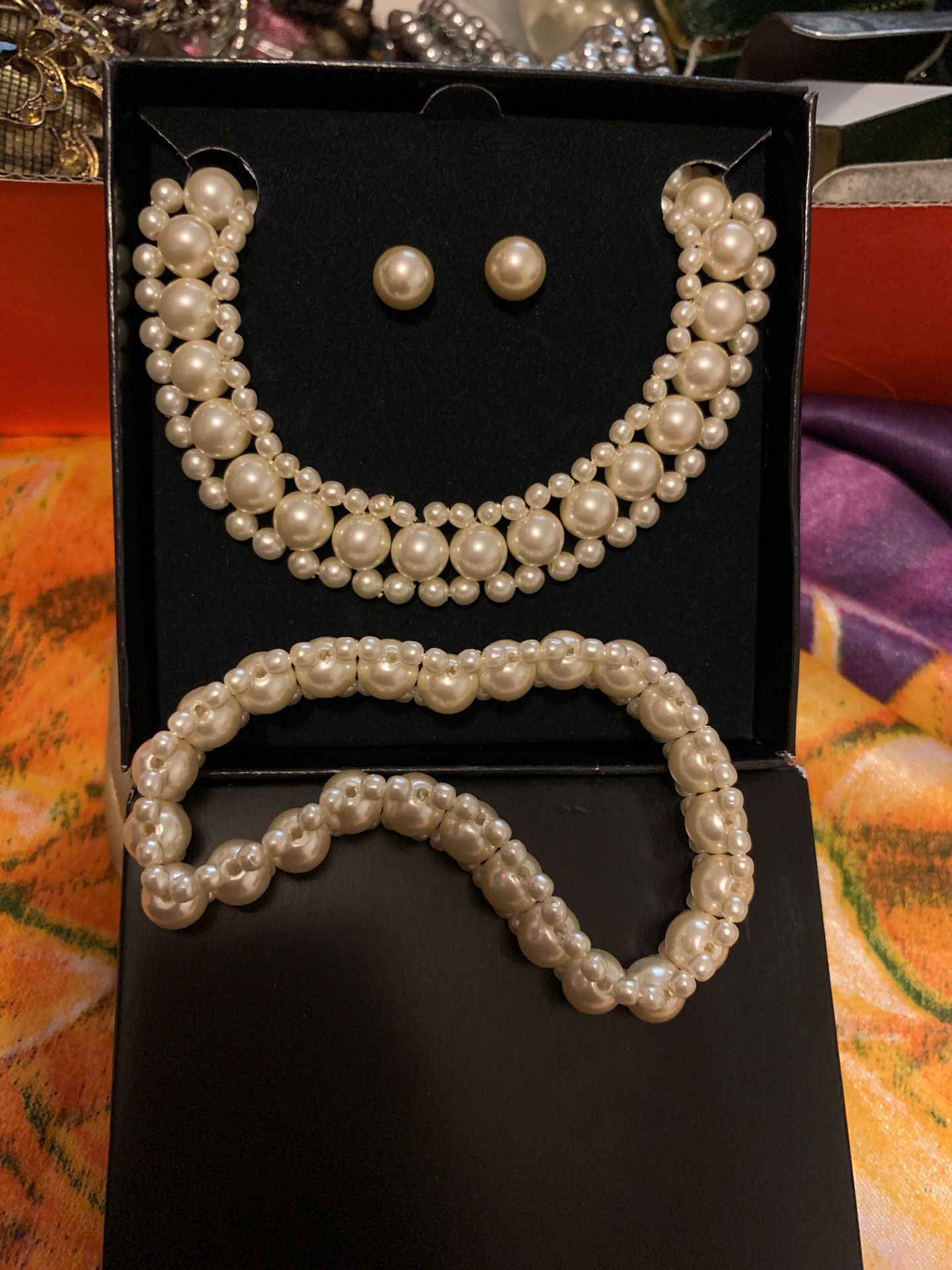 Necklace,bracelet and earrings