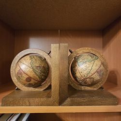 Pair Of Italian Old World Globe Bookends 