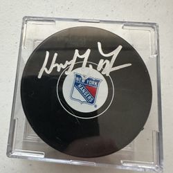 Wayne Gretzky signed New York Rangers autographed NHL hockey puck +case COA 840A