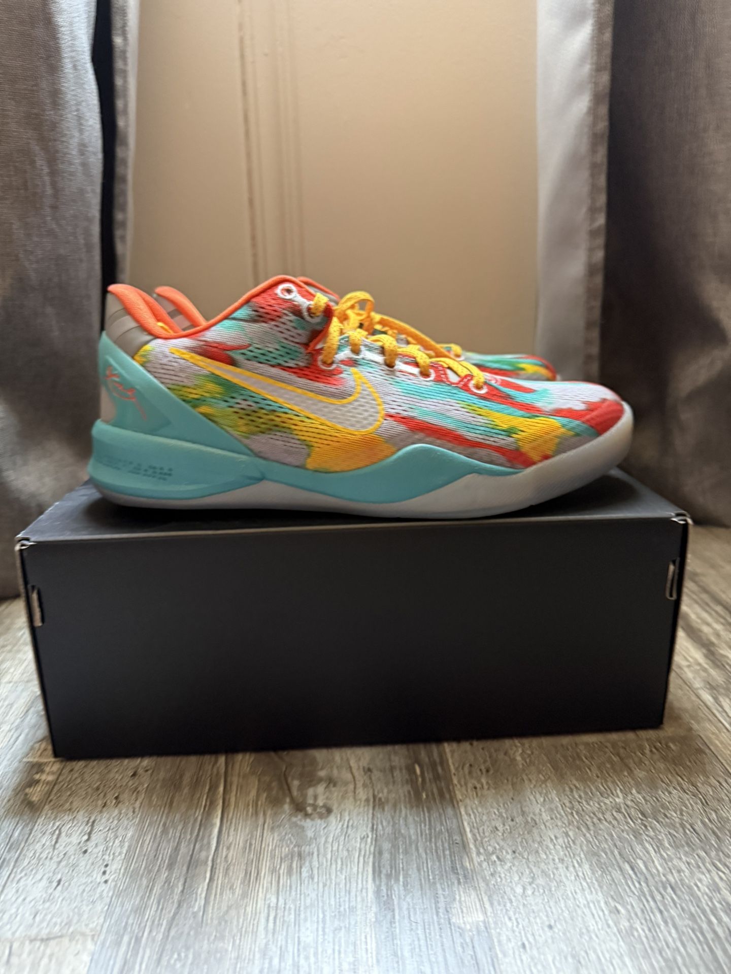 Brand New Kobe Venice Beach Size 6Y,6.5Y