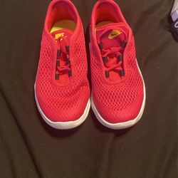 Girls Pink Nike Size 9 New 