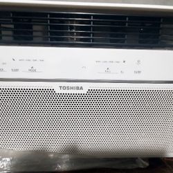 White Toshiba 8000 Btu Air Conditioner W/ Remote 