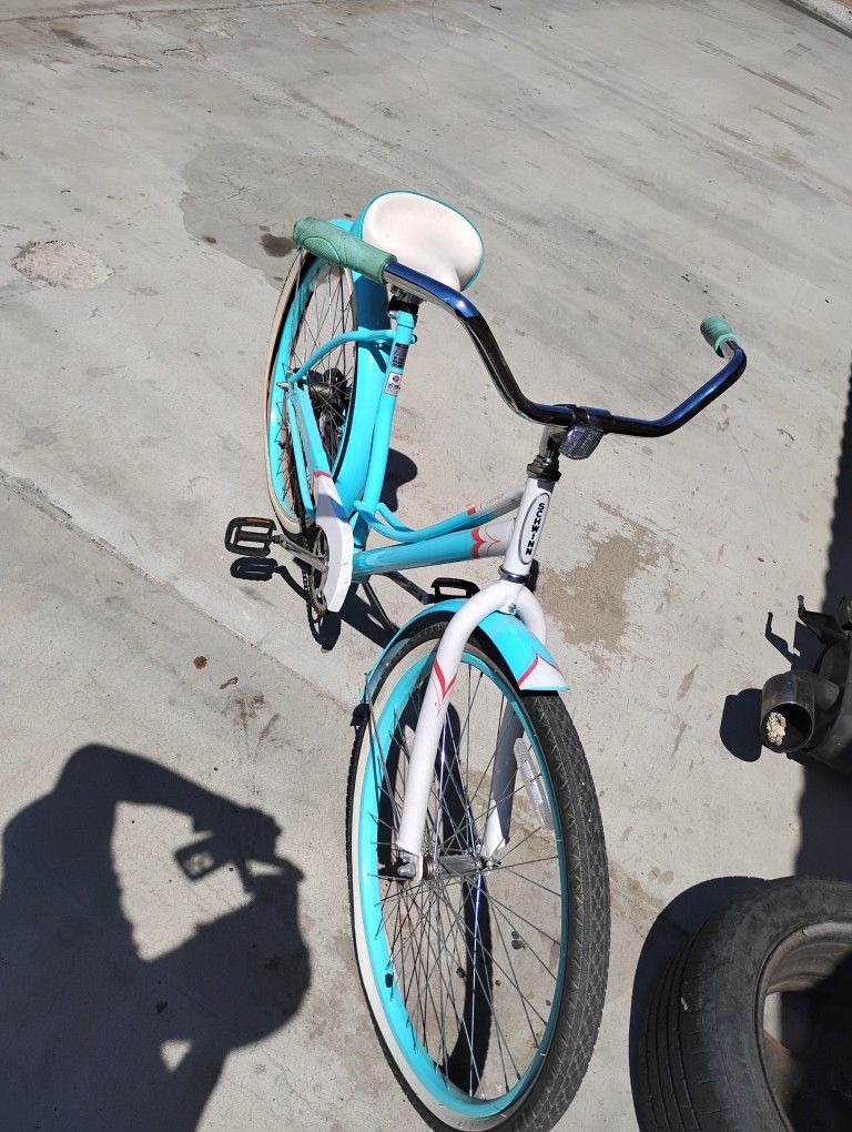 Schwinn Legacy Women Bike