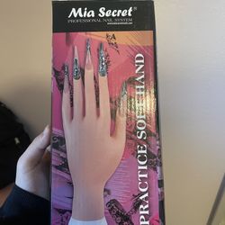Mia Secret practice hand