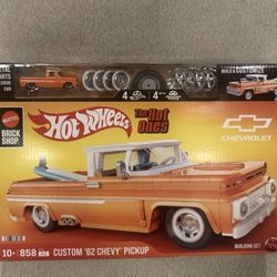 Mattel Brick Shop Hot Wheels Custom ’62 Chevy Pickup Building Set