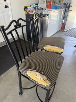 Counter Stools $5 Each    The Cushions Need To Be Replaced But The Frame Simon Perfect Condition 