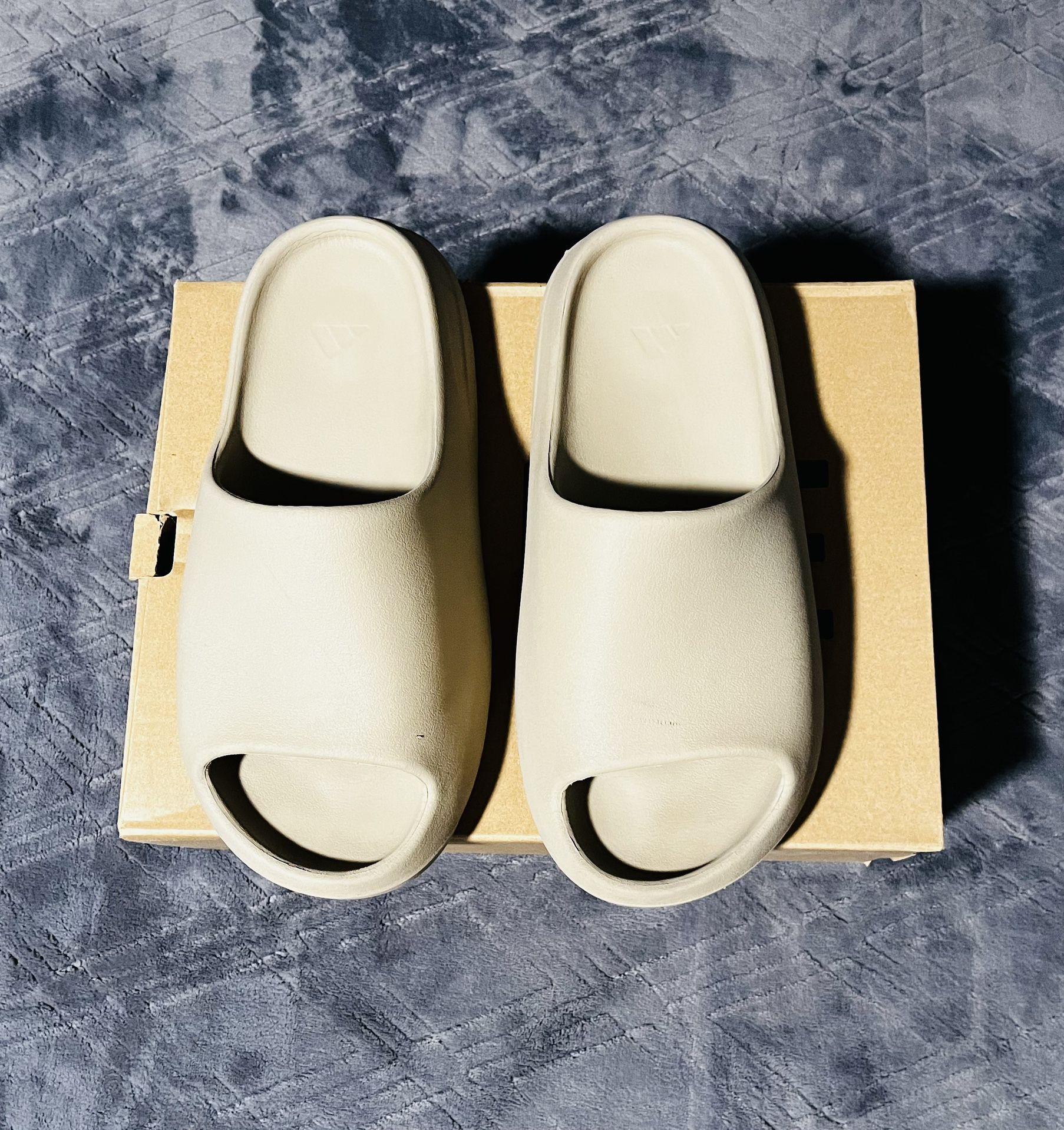 Yeezy Slides “Pure” Size 10
