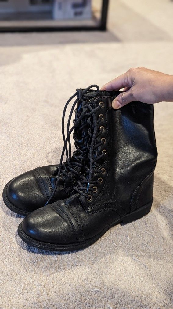 Women's Black Ankle high Boots Size 8
