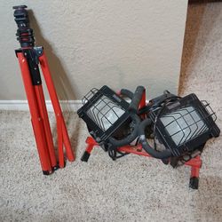 Craftman Telescoping Tripod Light Stand And Lights