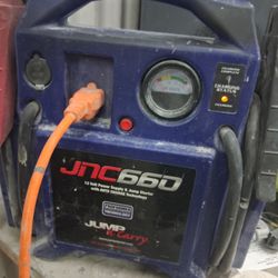 CLORE AUTOMOTIVE JUMP N CARRY 1700 PEAK AMP 12V JUMP STARTER (JNC660)