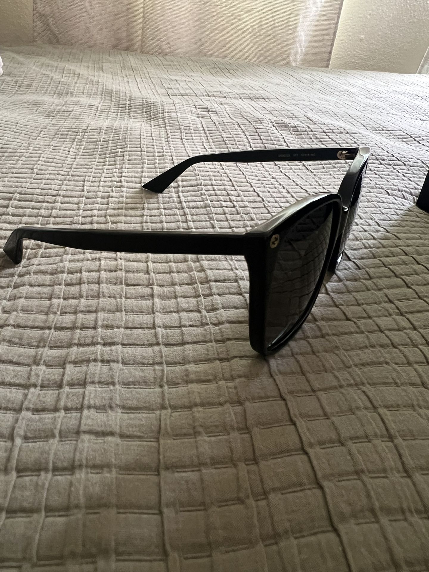 Gucci women sunglasses (original GG0022s)