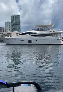 Disfruta De Un Bote De Lujo De 78 Pies Renta 