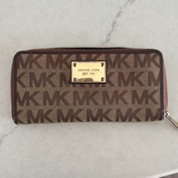 Women’s Michael Kors wallet 
