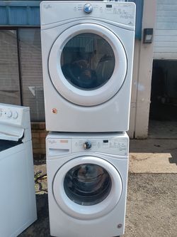 Whirlpool. Stackable Electric Washer And Dryer 