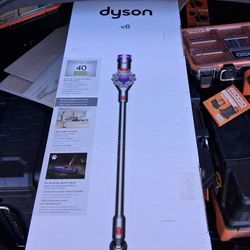 Dyson V8