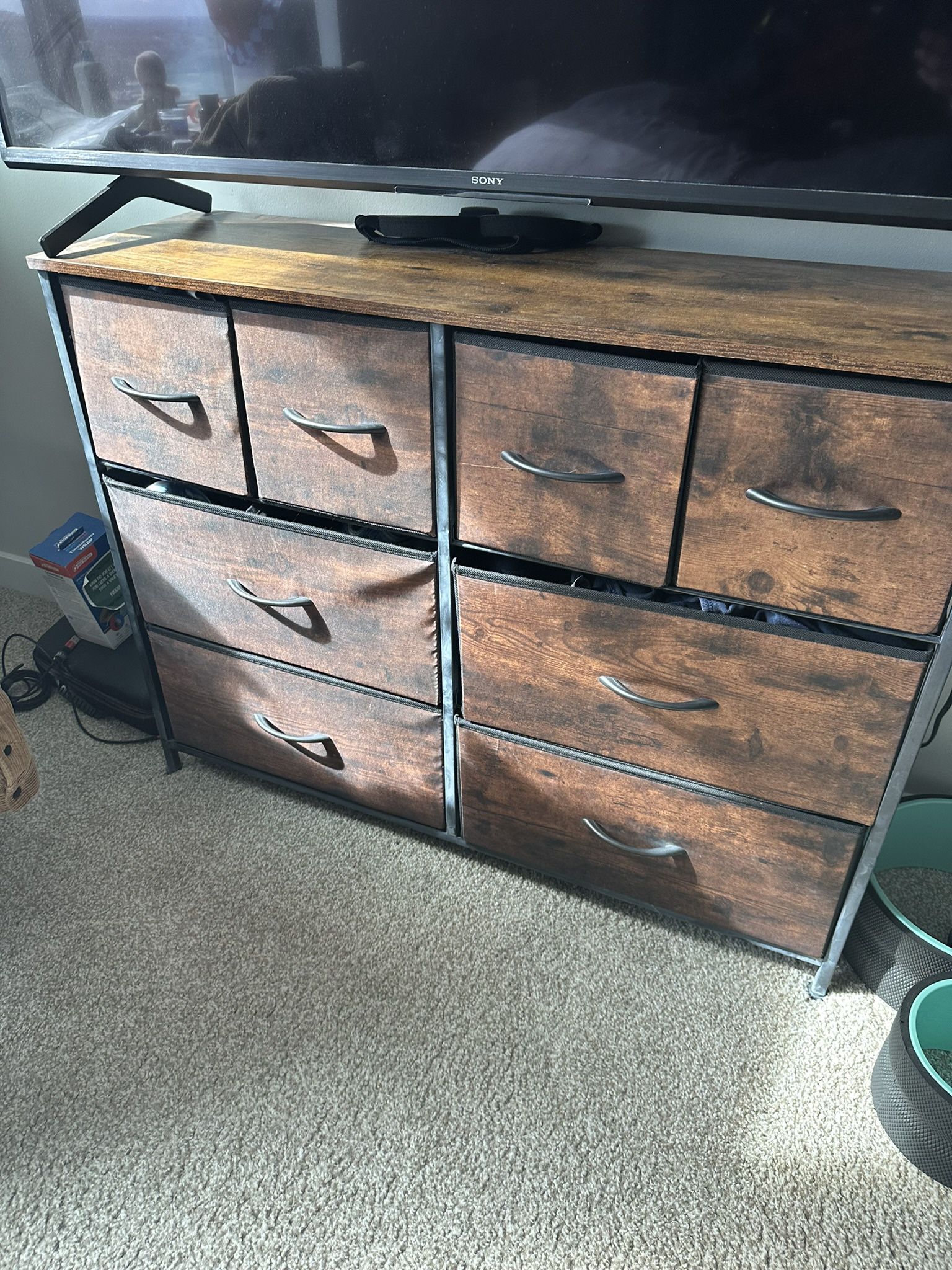 8 Drawer W live Dresser (faux) Wood Paneling!