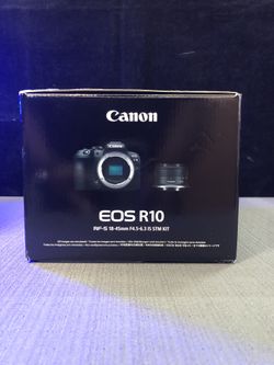 Canon EOS R10 Mirrorless Camera with 18-45mm Lens