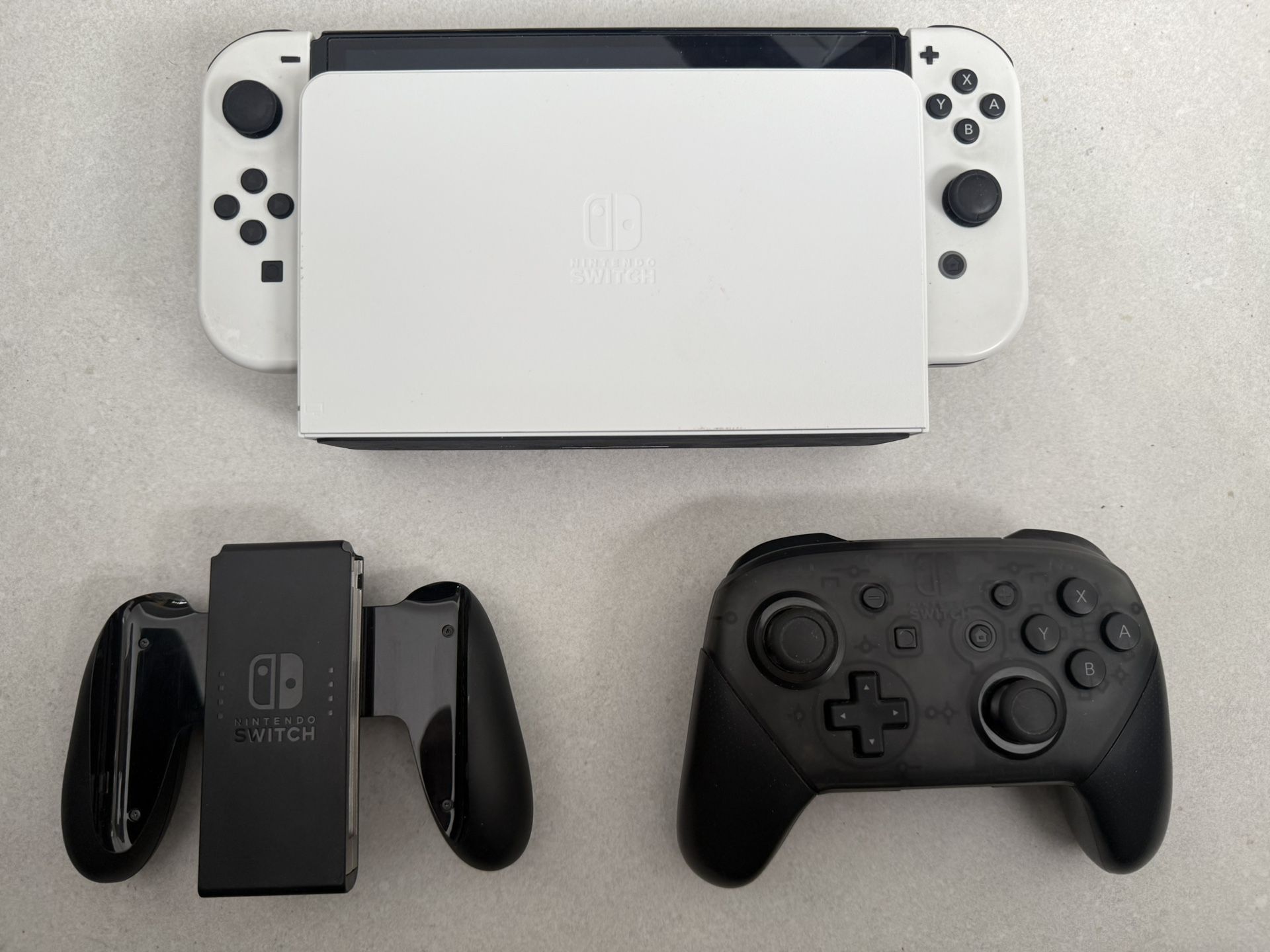 Nintendo Switch + Pro Controller