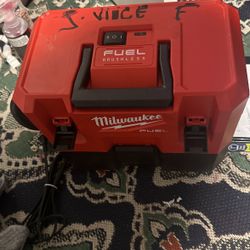 Milwaukee 0960-20x2BSK M12 FUEL 12V 1.6 Gallon Wet/Dry Vacuum w/ Brush, Xl Battery And Charger:. 
