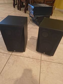 Yamaha Stereo speakers