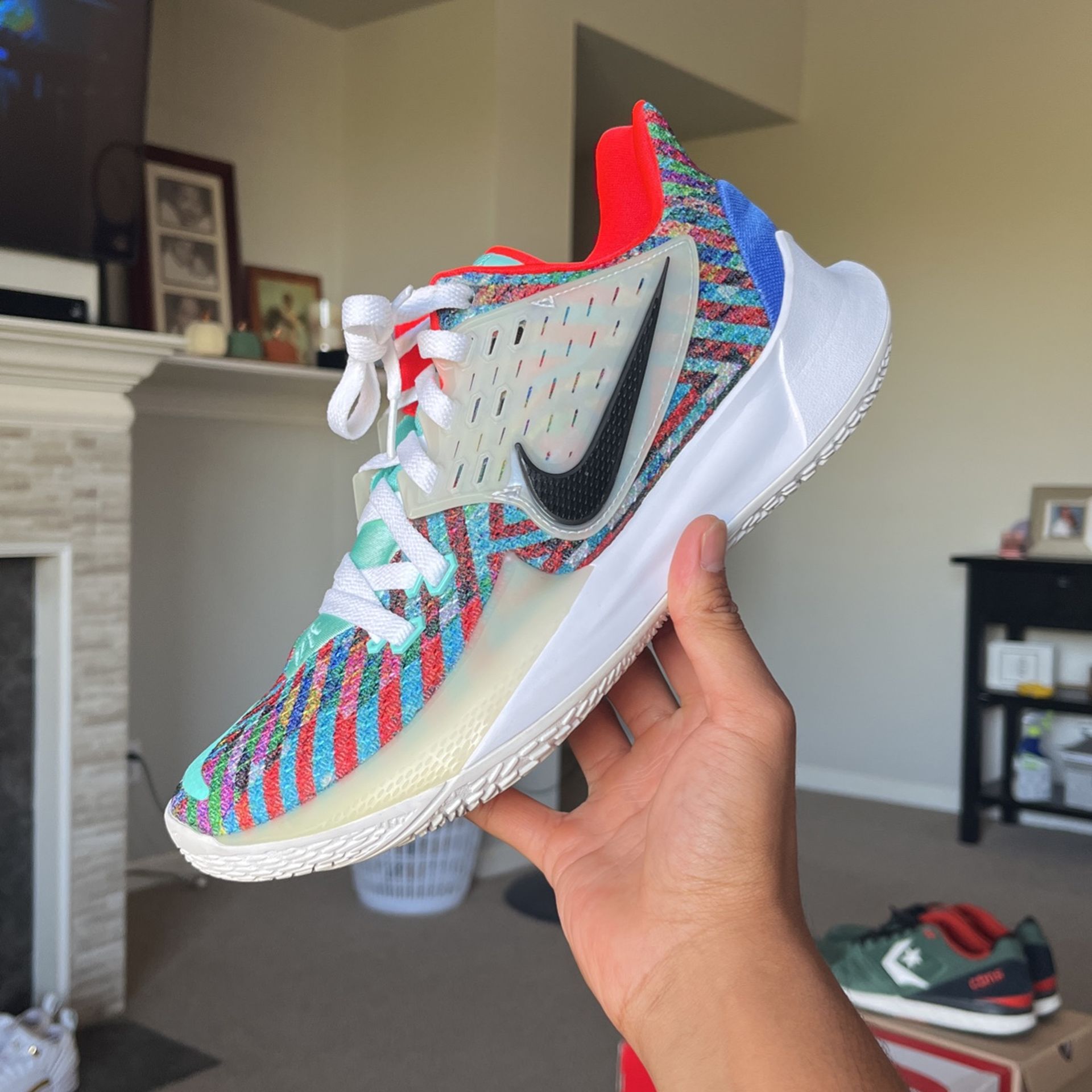 Kyrie 2 Low Multicolor - Men’s Size 9
