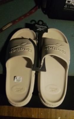 Reebok slides size 9