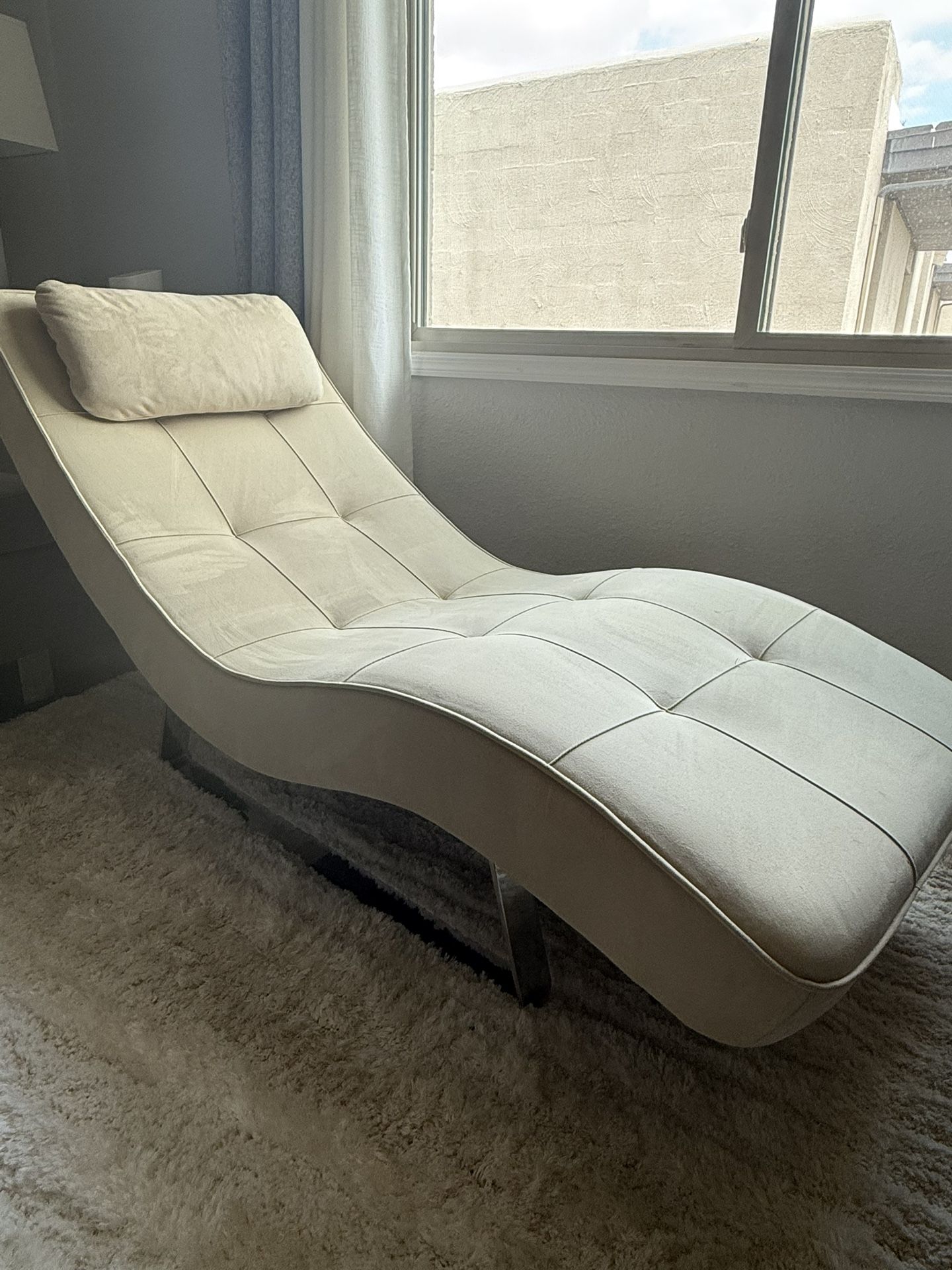 Copenhagen Adjustable Chaise - Like New