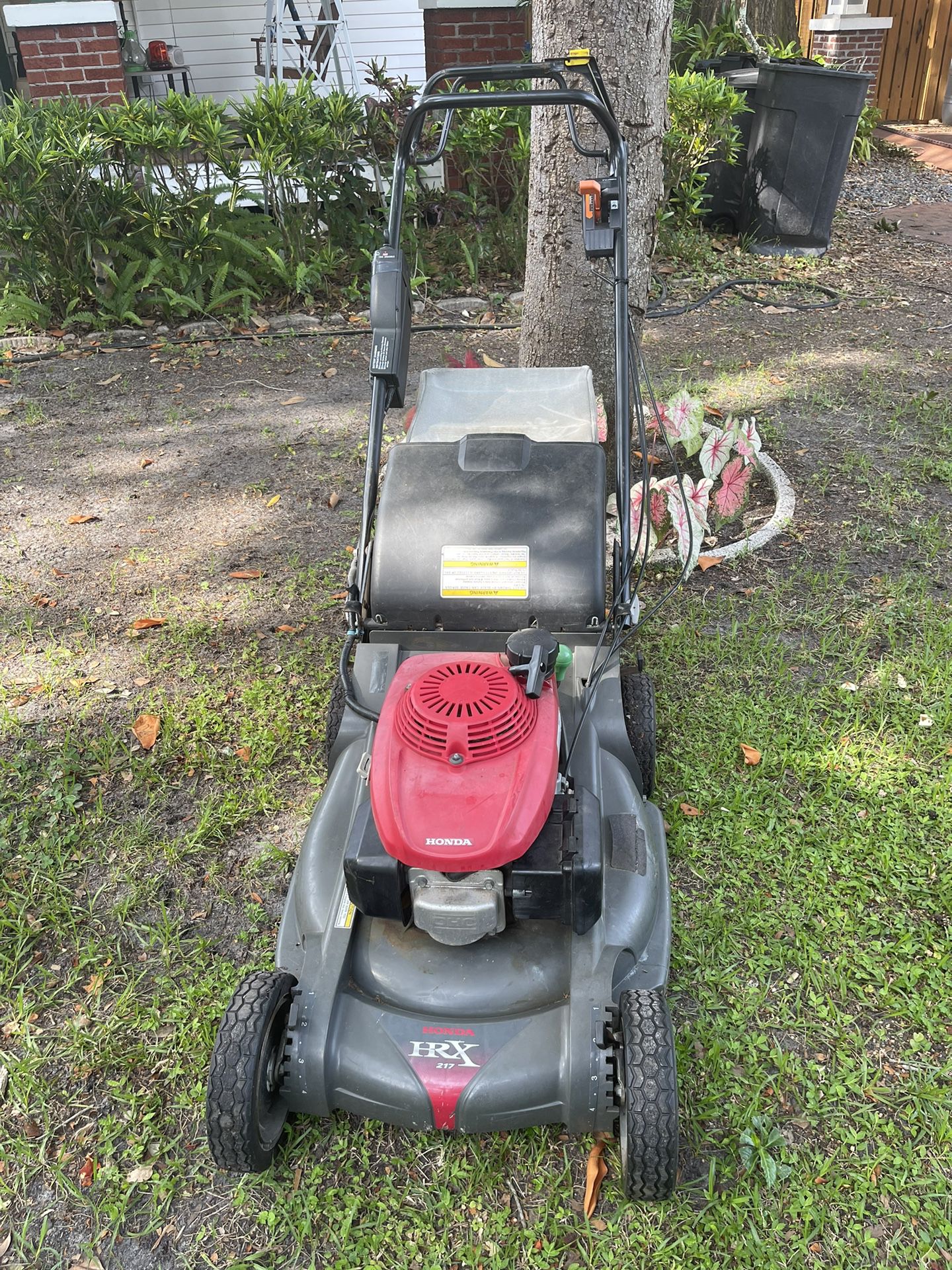 Self Propelled Honda Commercial Key Start Lawn Mower 21” Cut With Dual Blades 
