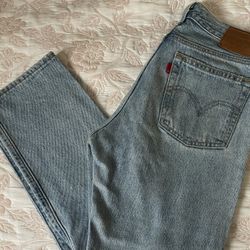 Wedgie Straight Levi’s Size 25